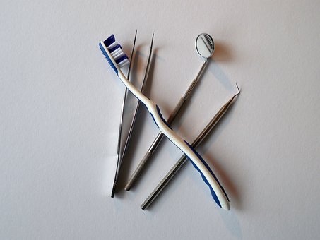 nástroje na zubní hygienu 